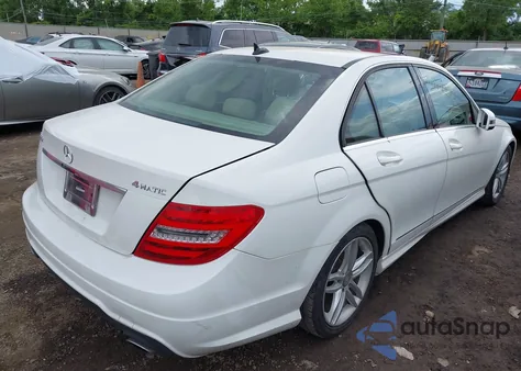 2014 Mercedes-Benz C 300 Luxury 4Matic/Sport 4Matic z USA, uszkodzony, nr VIN WDDGF8AB5ER309550